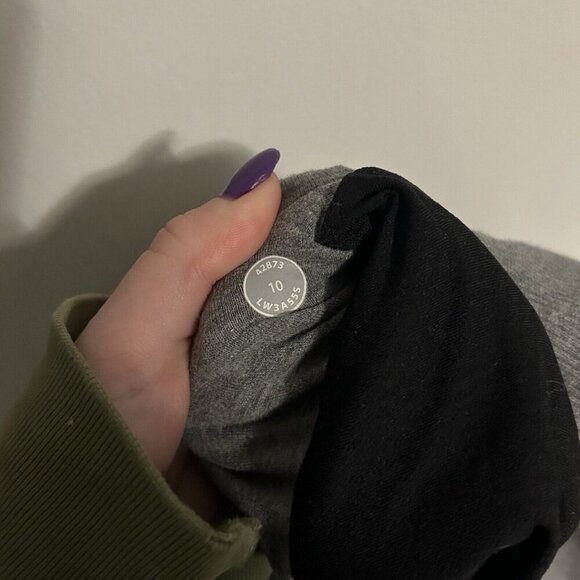 Lululemon Womens Jacket Size 10 Gray Turtleneck Zip Pockets Heavy Athletic Yoga - Picture 11 of 11